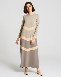 فستان تريكو طويل الأكمام مع كتلة