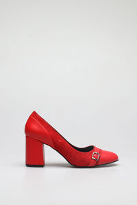 Belted women's shoes